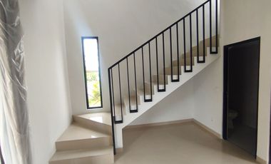 Di Jual Rumah Aventis 2 Lantai Di Selatan Surabaya