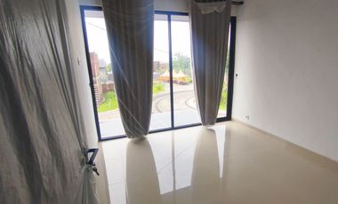 Di Jual Rumah Aventis 2 Lantai Di Selatan Surabaya