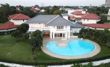 Lakeside Villa 1: 1.5 rai  650sqm. 5bed 5bath 180,000/mth. Am: 065619----