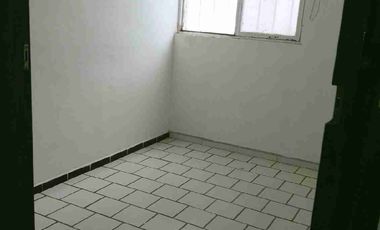 CASA EN RENTA A UNOS PASOS DE AV. B. ANAYA Y COLORINES CERCA A CARR A MEXICO Y RIOVERDE