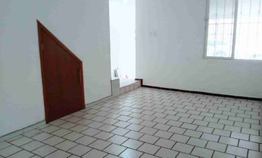 CASA EN RENTA A UNOS PASOS DE AV. B. ANAYA Y COLORINES CERCA A CARR A MEXICO Y RIOVERDE