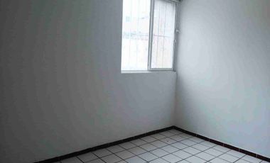 CASA EN RENTA A UNOS PASOS DE AV. B. ANAYA Y COLORINES CERCA A CARR A MEXICO Y RIOVERDE
