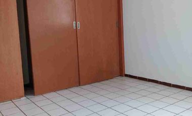 CASA EN RENTA A UNOS PASOS DE AV. B. ANAYA Y COLORINES CERCA A CARR A MEXICO Y RIOVERDE