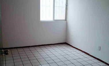 CASA EN RENTA A UNOS PASOS DE AV. B. ANAYA Y COLORINES CERCA A CARR A MEXICO Y RIOVERDE