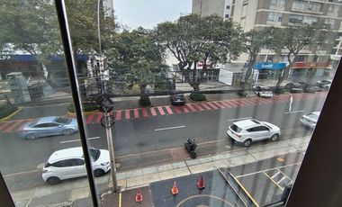 Alquiler San Isidro DOS DE MAYO - Oficina en Centro Comercial de 1 Ambiente - Área: 28m²
