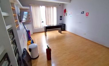 Alquiler San Isidro DOS DE MAYO - Oficina en Centro Comercial de 1 Ambiente - Área: 28m²
