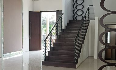 Rumah Bagus Siap Huni Dengan Private Pool Graha Family