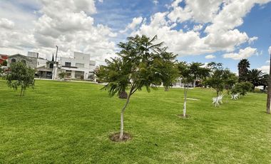 ¡Casa en renta de lujo en privada con seguridad!
