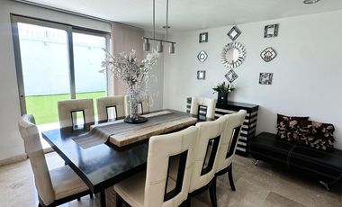 ¡Casa en renta de lujo en privada con seguridad!