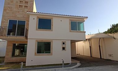 Casa en Venta en Fraccionamiento Montjuic, Metepec – Excelente Ubicación y Amplios Espacios