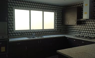 Casa en Venta en Fraccionamiento Montjuic, Metepec – Excelente Ubicación y Amplios Espacios