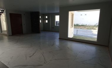 Casa en Venta en Fraccionamiento Montjuic, Metepec – Excelente Ubicación y Amplios Espacios