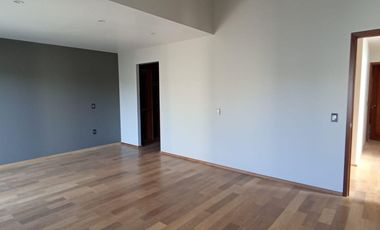 Casa en Venta en Fraccionamiento Montjuic, Metepec – Excelente Ubicación y Amplios Espacios