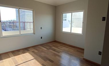 Casa en Venta en Fraccionamiento Montjuic, Metepec – Excelente Ubicación y Amplios Espacios