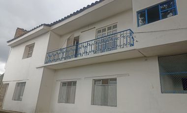 VENTA DE CASA TIPO HACIENDA REMODELADA CON TERRENO URBANO EN IBARRA