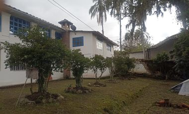 VENTA DE CASA TIPO HACIENDA REMODELADA CON TERRENO URBANO EN IBARRA