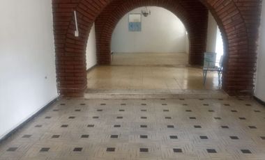 VENTA DE CASA TIPO HACIENDA REMODELADA CON TERRENO URBANO EN IBARRA