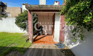 CASA EN VENTA RAWSON AL 600