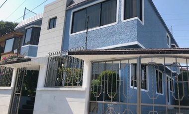 Satélite Ingenieros: Casa en calle cerrada