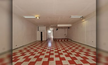 Se arrienda céntrico y amplio local comercial en la ciudad de Quillota.