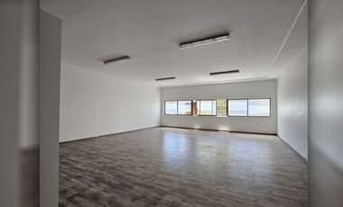 Se arrienda céntrico y amplio local comercial en la ciudad de Quillota.