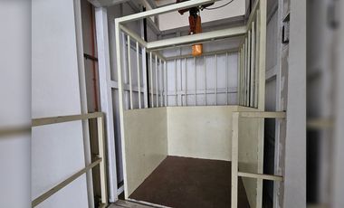 Se arrienda céntrico y amplio local comercial en la ciudad de Quillota.