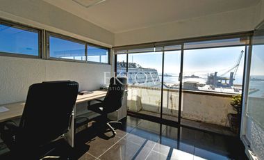 Oficina en barrio puerto, Valparaiso con vista al mar