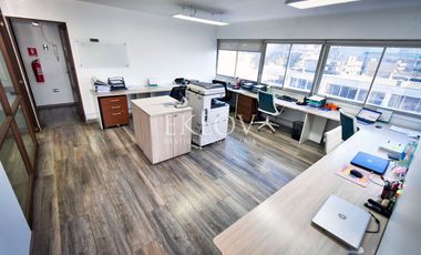 Oficina en barrio puerto, Valparaiso con vista al mar