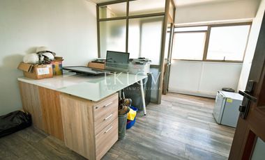 Oficina en barrio puerto, Valparaiso con vista al mar