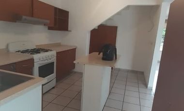 RENTA DE CASA EN PALMARES, CERCA DE ANTEA Y VIALIDADES, SEGURIDAD