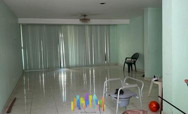 CASA EN RENTA EN LOMAS DE GUEVARA