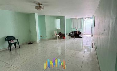 CASA EN RENTA EN LOMAS DE GUEVARA