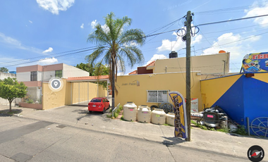 Casa ubicada en colonia Belisario Domínguez, Guadalajara Jalisco. Con 2 recamaras y 104m2. Muy cerca del Tianguis el Baratillo.