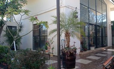 Casa con Amplio Terreno, Áreas Independientes y Equipamiento Integral para Vivir y Disfrutar