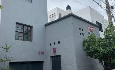 CASA DE DOS PISOS EN COLONIA LADRÓN DE GUEVARA