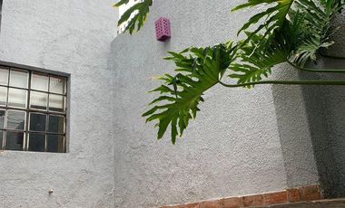CASA DE DOS PISOS EN COLONIA LADRÓN DE GUEVARA