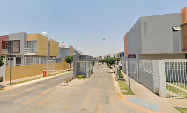 VENDO CASA EN FRACC. PARQUE DE LAS LOMAS, TONALA CERCA FORUM TLAQUEPAQUE