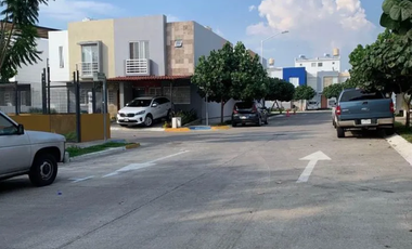 VENDO CASA EN FRACC. PARQUE DE LAS LOMAS, TONALA CERCA FORUM TLAQUEPAQUE