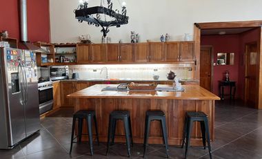 SE VENDE HERMOSA CASA CON VISTA A LA CORDILLERA