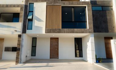 ✨ Vive como siempre soñaste en una casa que lo tiene todo Con 4 amplias recámaras, roof garden y acabados premium, esta joya está dentro de un coto pr