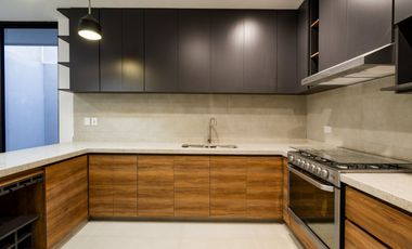 ✨ Vive como siempre soñaste en una casa que lo tiene todo Con 4 amplias recámaras, roof garden y acabados premium, esta joya está dentro de un coto pr