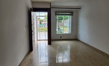 SE ALQUILA HERMOSA CASA DE UN PISO BARRIO ENTRE RIOS