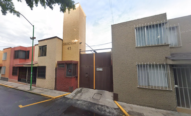 EXCELENTE CASA EN VENTA EN PROCESO DE RECUPERACIÓN EN LA CALLE DE SIRACUZA 43 CASA 18 COLONIA GRANJAS ESTRELLA