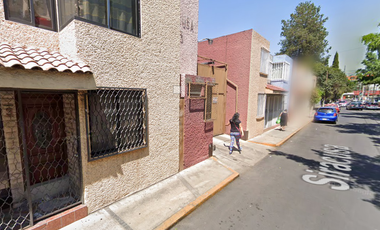 EXCELENTE CASA EN VENTA EN PROCESO DE RECUPERACIÓN EN LA CALLE DE SIRACUZA 43 CASA 18 COLONIA GRANJAS ESTRELLA