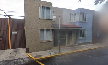 EXCELENTE CASA EN VENTA EN PROCESO DE RECUPERACIÓN EN LA CALLE DE SIRACUZA 43 CASA 18 COLONIA GRANJAS ESTRELLA