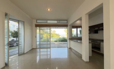 CASA EN ESQUINA EN ACANTILADO SAN ISIDRO