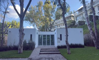CASA EN ESQUINA EN ACANTILADO SAN ISIDRO