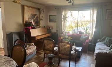 Las Condes, casa 4 D. 2 B, jardín, estacionamiento.