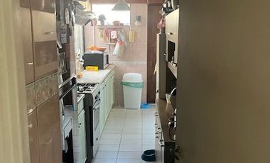 Las Condes, casa 4 D. 2 B, jardín, estacionamiento.