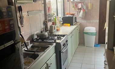 Las Condes, casa 4 D. 2 B, jardín, estacionamiento.